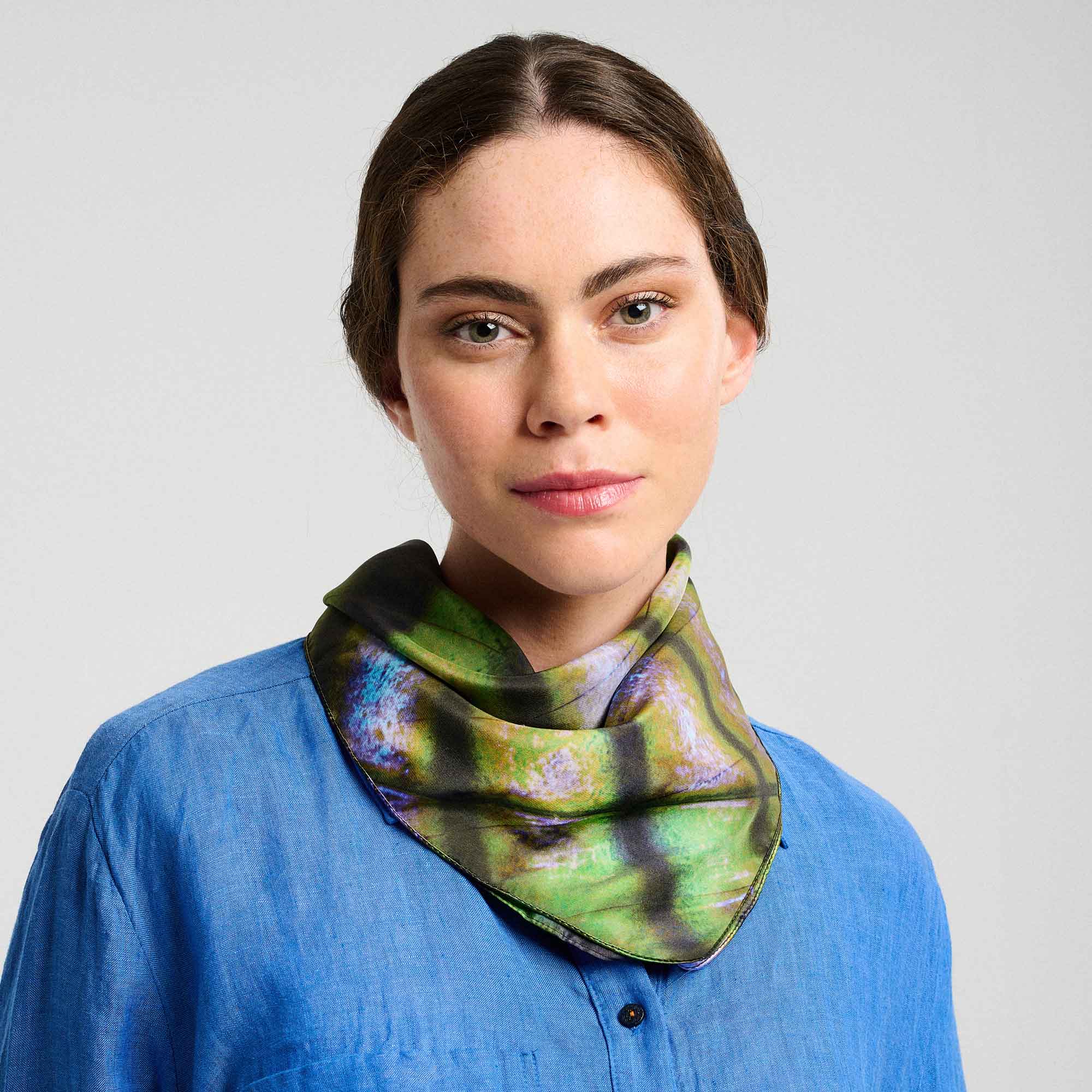 Actinidia Deliciosa 5x Silk Scarf