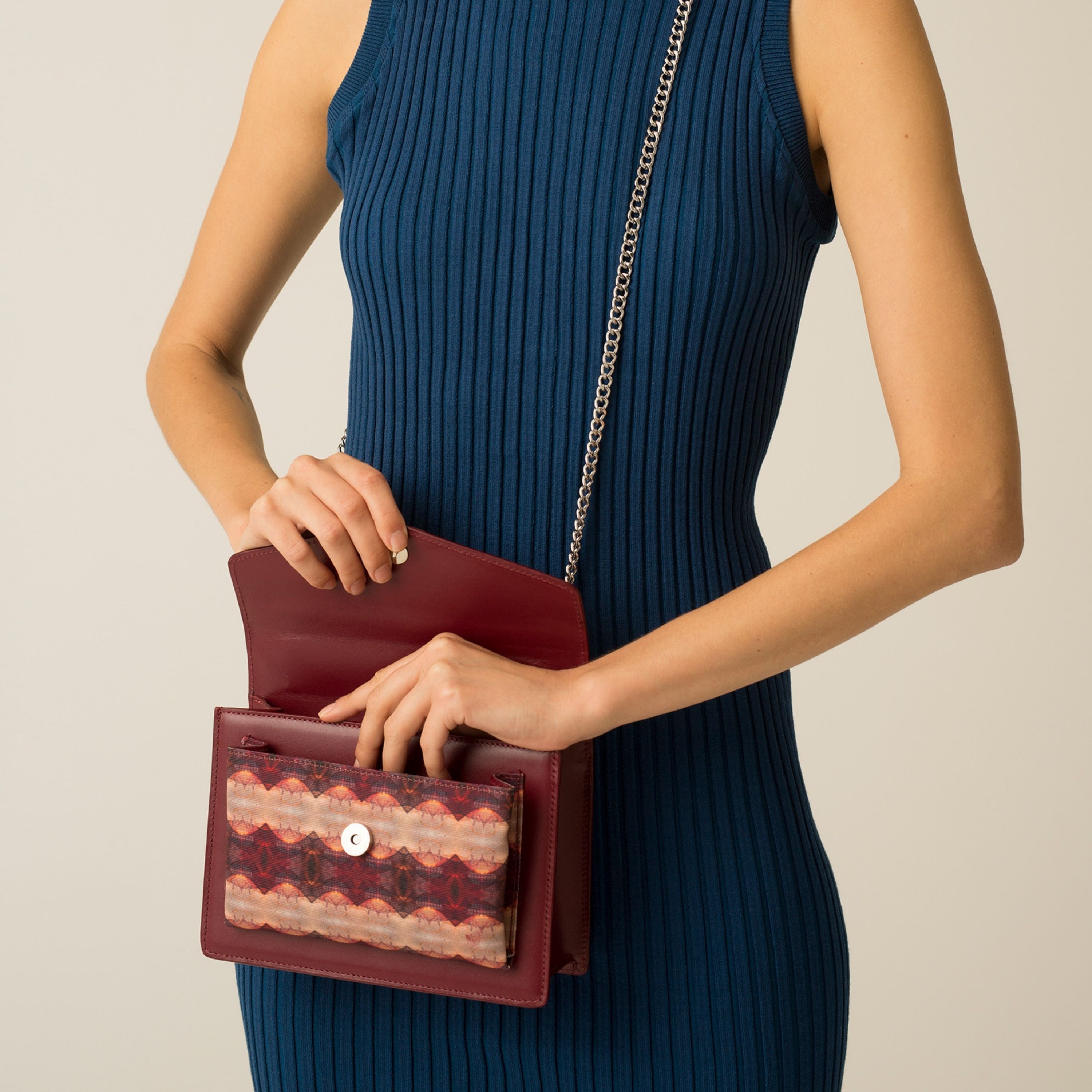 Apis Mellifica Shoulder Bag