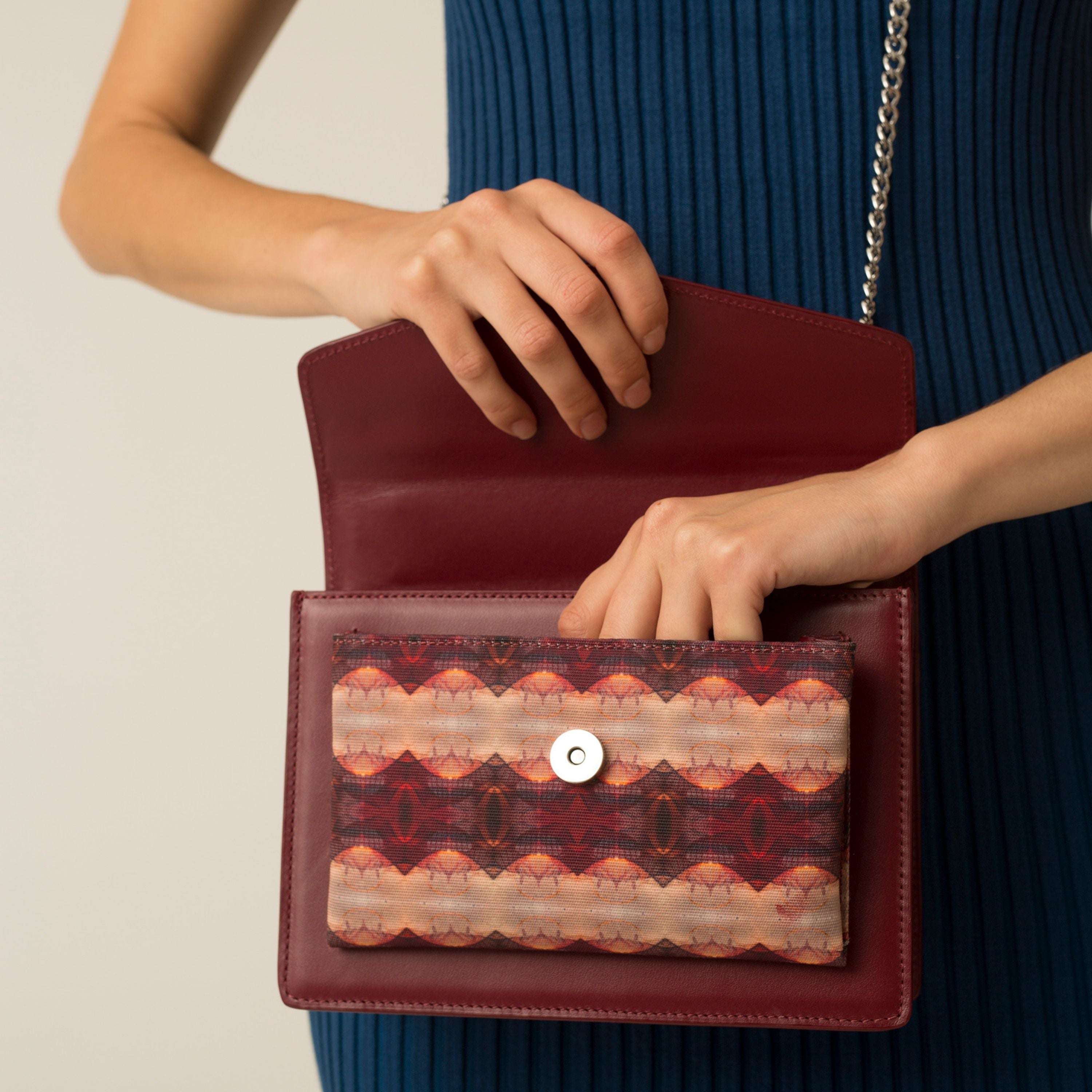 Apis Mellifica Shoulder Bag